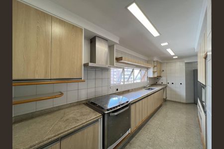 Apartamento à venda com 370m², 4 quartos e 5 vagas