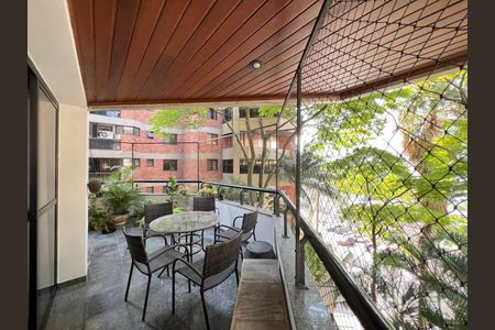 Apartamento à venda com 238m², 3 quartos e 4 vagas