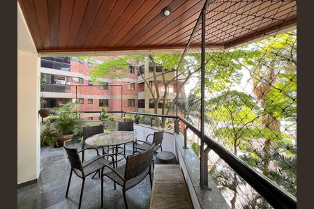 Apartamento à venda com 238m², 3 quartos e 4 vagas