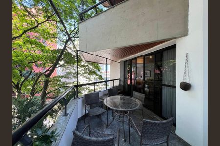 Apartamento à venda com 238m², 3 quartos e 4 vagas