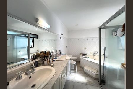 Apartamento à venda com 238m², 3 quartos e 4 vagas