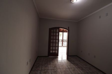 Casa à venda com 212m², 3 quartos e 2 vagasSuíte