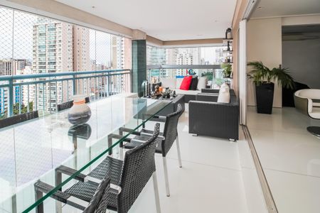 Apartamento à venda com 206m², 3 quartos e 3 vagasVaranda