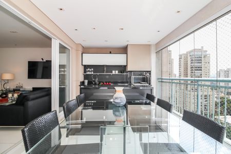 Apartamento à venda com 206m², 3 quartos e 3 vagasVaranda