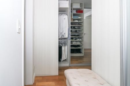 Apartamento à venda com 206m², 3 quartos e 3 vagasCloset da suíte 1