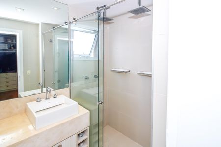 Apartamento à venda com 206m², 3 quartos e 3 vagasBanheiro da Suíte 1