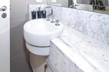 Apartamento à venda com 206m², 3 quartos e 3 vagasBanheiro da Suíte 2