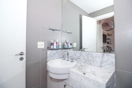 Apartamento à venda com 206m², 3 quartos e 3 vagasBanheiro da Suíte 3