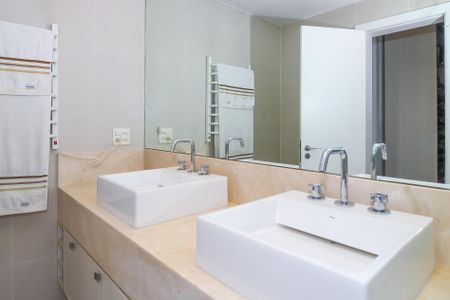 Apartamento à venda com 206m², 3 quartos e 3 vagasBanheiro da Suíte 1