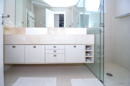 Apartamento à venda com 206m², 3 quartos e 3 vagasBanheiro da Suíte 1