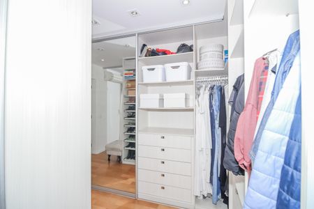 Apartamento à venda com 206m², 3 quartos e 3 vagasCloset da suíte 1