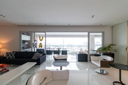 Sala de apartamento à venda com 3 quartos, 206m² em Vila Romana, São Paulo