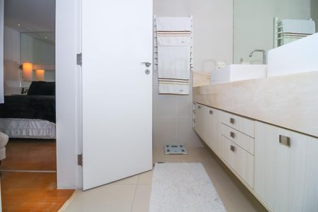 Apartamento à venda com 206m², 3 quartos e 3 vagasBanheiro da Suíte 1