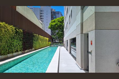 Apartamento à venda com 250m², 4 quartos e 4 vagas Apartamento à venda com 250m², 4 quartos e 4 vagasÁrea comum - Piscina