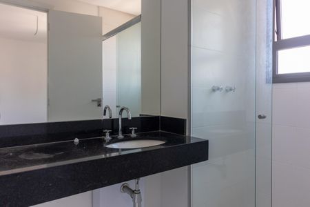 Apartamento à venda com 250m², 4 quartos e 4 vagas Apartamento à venda com 250m², 4 quartos e 4 vagasBanheiro da Suíte 1