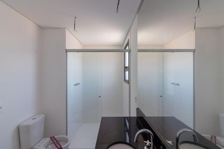 Apartamento à venda com 250m², 4 quartos e 4 vagas Apartamento à venda com 250m², 4 quartos e 4 vagasBanheiro da Suíte 4