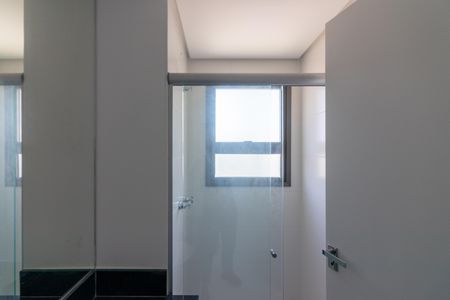 Apartamento à venda com 250m², 4 quartos e 4 vagas Apartamento à venda com 250m², 4 quartos e 4 vagasBanheiro da Suíte 3