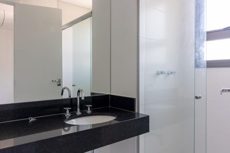 Apartamento à venda com 250m², 4 quartos e 4 vagas Apartamento à venda com 250m², 4 quartos e 4 vagasBanheiro da Suíte 3