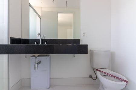 Apartamento à venda com 250m², 4 quartos e 4 vagas Apartamento à venda com 250m², 4 quartos e 4 vagasBanheiro da Suíte 2