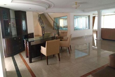 Casa à venda com 1050m², 5 quartos e 6 vagas