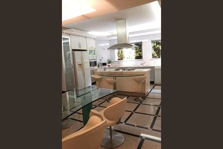 Casa à venda com 1050m², 5 quartos e 6 vagas