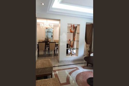 Casa à venda com 5 quartos, 1050m² em Vila Carrão, São Paulo