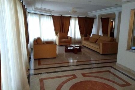 Casa à venda com 5 quartos, 1050m² em Vila Carrão, São Paulo