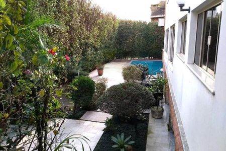 Casa à venda com 1050m², 5 quartos e 6 vagas