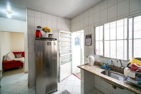 Casa à venda com 70m², 2 quartos e 2 vagas Casa à venda com 70m², 2 quartos e 2 vagasCozinha