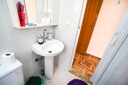 Casa à venda com 70m², 2 quartos e 2 vagas Casa à venda com 70m², 2 quartos e 2 vagasBanheiro 1