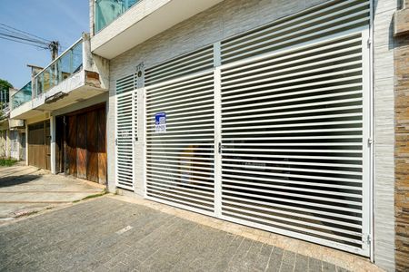 Casa à venda com 70m², 2 quartos e 2 vagas Casa à venda com 70m², 2 quartos e 2 vagasFachada