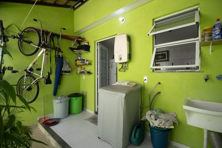 Casa de condomínio à venda com 97m², 3 quartos e 1 vagaÁrea de Serviço