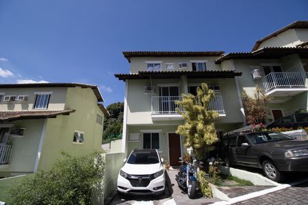 Casa de condomínio à venda com 97m², 3 quartos e 1 vagaFachada
