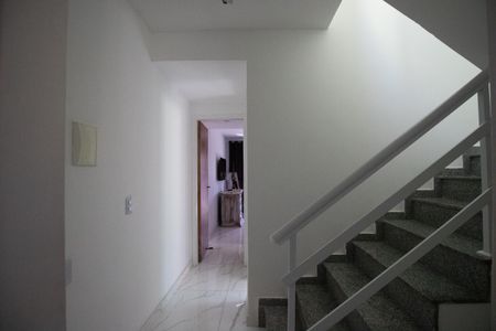 Casa de condomínio à venda com 97m², 3 quartos e 1 vagaHall entre os quartos do segundo andar - Escada