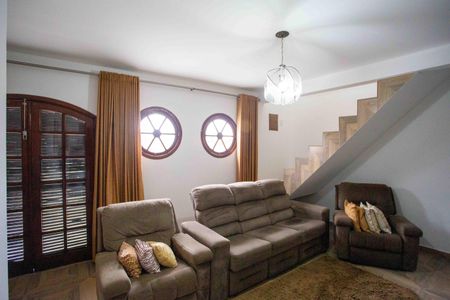 Casa à venda com 210m², 4 quartos e 2 vagasSala 