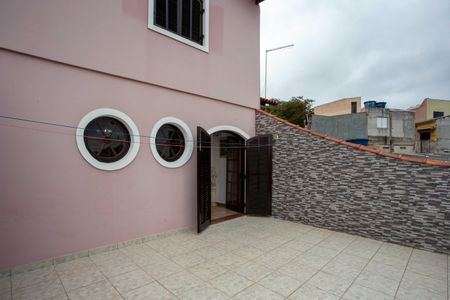 Sacada de casa à venda com 4 quartos, 210m² em Piraporinha, Diadema
