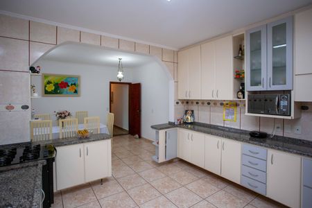 Casa à venda com 210m², 4 quartos e 2 vagasCozinha