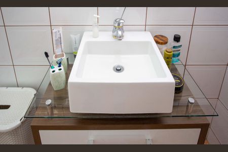 Casa à venda com 210m², 4 quartos e 2 vagasBanheiro 1