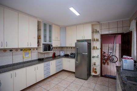 Casa à venda com 210m², 4 quartos e 2 vagasCozinha