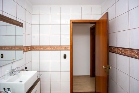 Casa à venda com 210m², 4 quartos e 2 vagasBanheiro 1