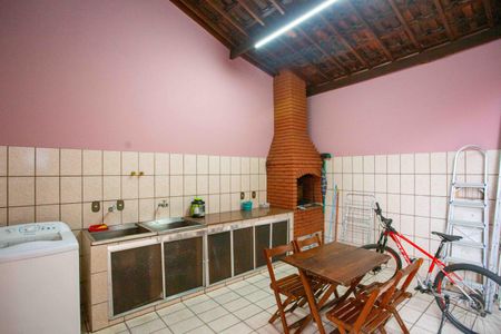 Casa à venda com 210m², 4 quartos e 2 vagasÁrea de Serviço