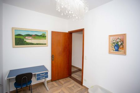 Casa à venda com 210m², 4 quartos e 2 vagasEscritório