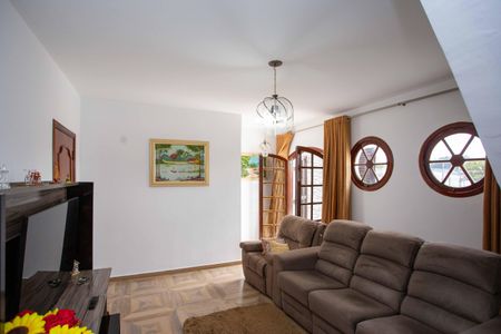 Casa à venda com 210m², 4 quartos e 2 vagasSala 