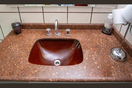 Casa à venda com 210m², 4 quartos e 2 vagasBanheiro 2