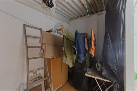 Casa à venda com 235m², 6 quartos e 2 vagas Casa à venda com 235m², 6 quartos e 2 vagasÁrea de Serviço Casa 2