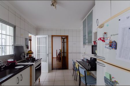 Casa à venda com 235m², 6 quartos e 2 vagas Casa à venda com 235m², 6 quartos e 2 vagasCozinha