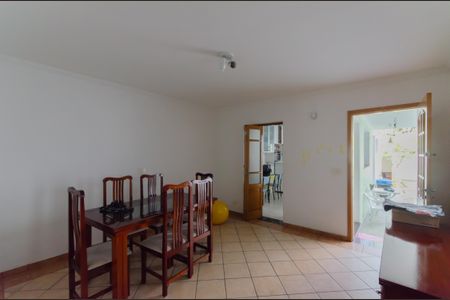 Casa à venda com 235m², 6 quartos e 2 vagas Casa à venda com 235m², 6 quartos e 2 vagasCopa