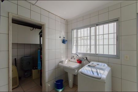 Casa à venda com 235m², 6 quartos e 2 vagas Casa à venda com 235m², 6 quartos e 2 vagasÁrea de Serviço