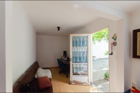 Casa à venda com 235m², 6 quartos e 2 vagas Casa à venda com 235m², 6 quartos e 2 vagasSala Casa 2