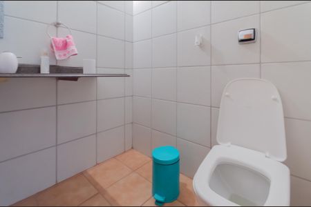 Casa à venda com 235m², 6 quartos e 2 vagas Casa à venda com 235m², 6 quartos e 2 vagasBanheiro 3